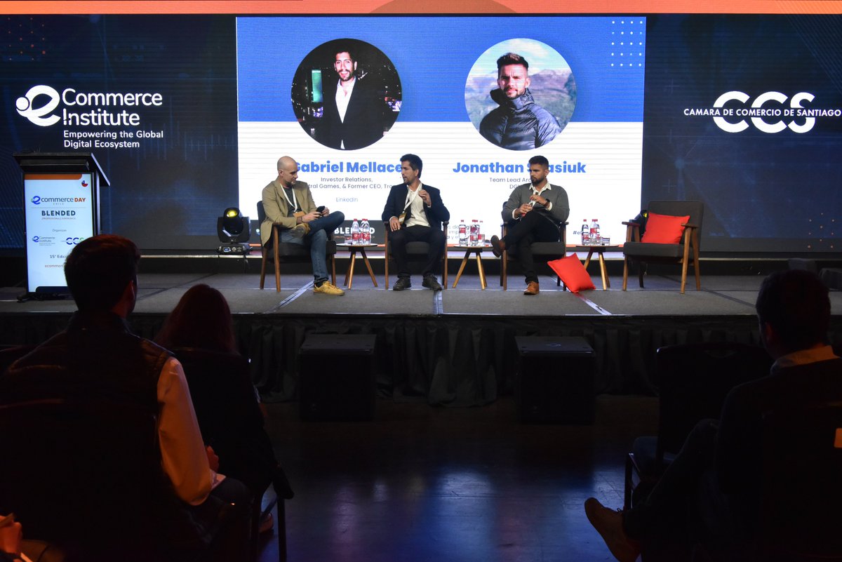 OnlyBagsVip's tweet photo. Our team had a blast presenting DG Live at Ecommerce Day Chile! 🇨🇱 We shared insights on "Web3 Keynotes" and showcased how DG Live is revolutionizing the NFT and ecommerce landscape. Thanks for having us! 🚀 #EcommerceDay #Chile #Web3 #DGLive #NFTs https://t.co/QOwzoH5ACt
