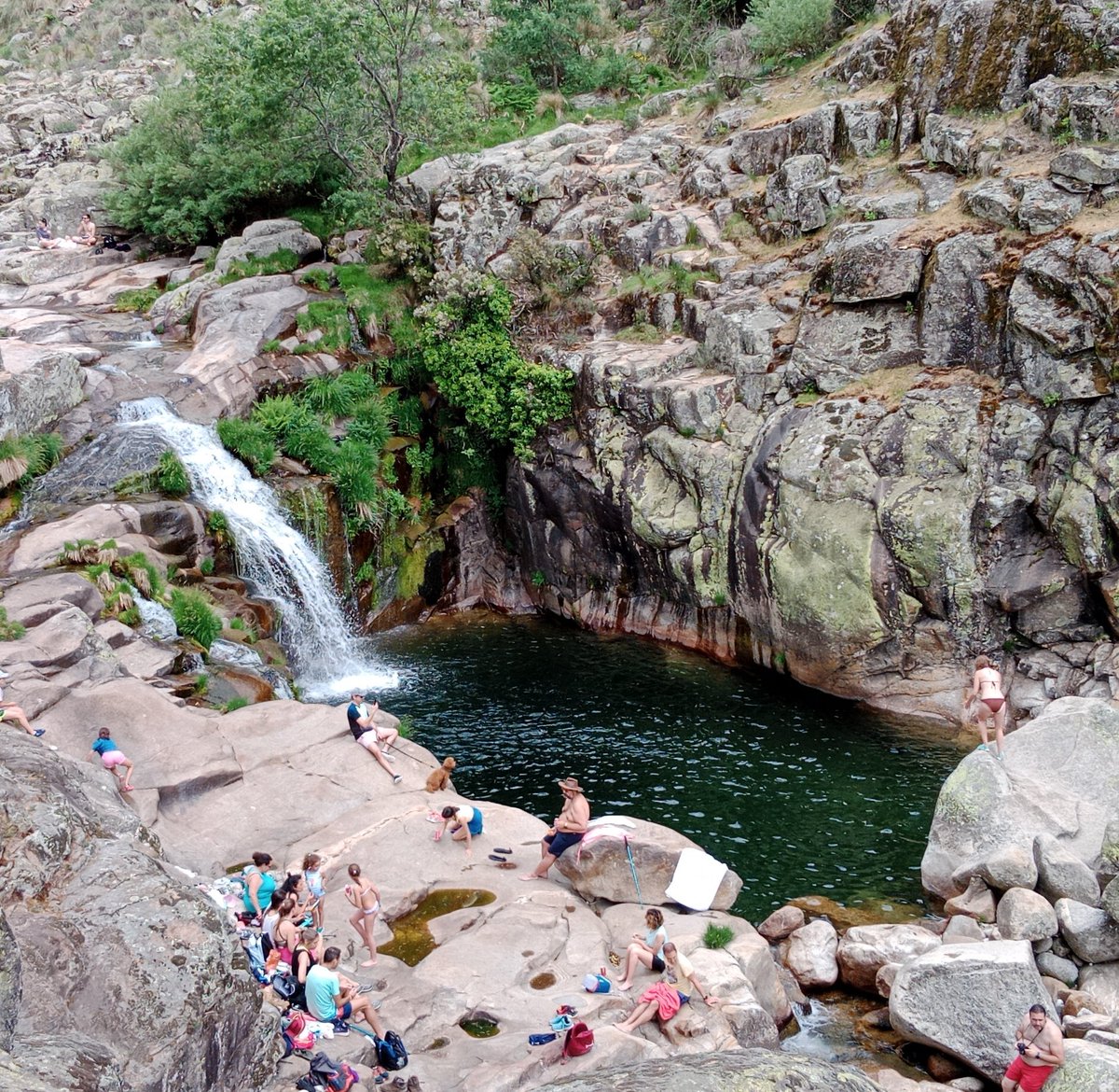 lunita1ssb's tweet photo. Esta maravillosa tierra @birdextremadura esconde rincones como los que veis aquí. #GuijodeSantaBárbara está en la comarca de la Vera y siguiendo el curso del río #Jaranda que baja de Gredos encontramos este gran charco de agua #ElTrabuquete donde los baños son una delicia. https://t.co/34s7iaDwyO
