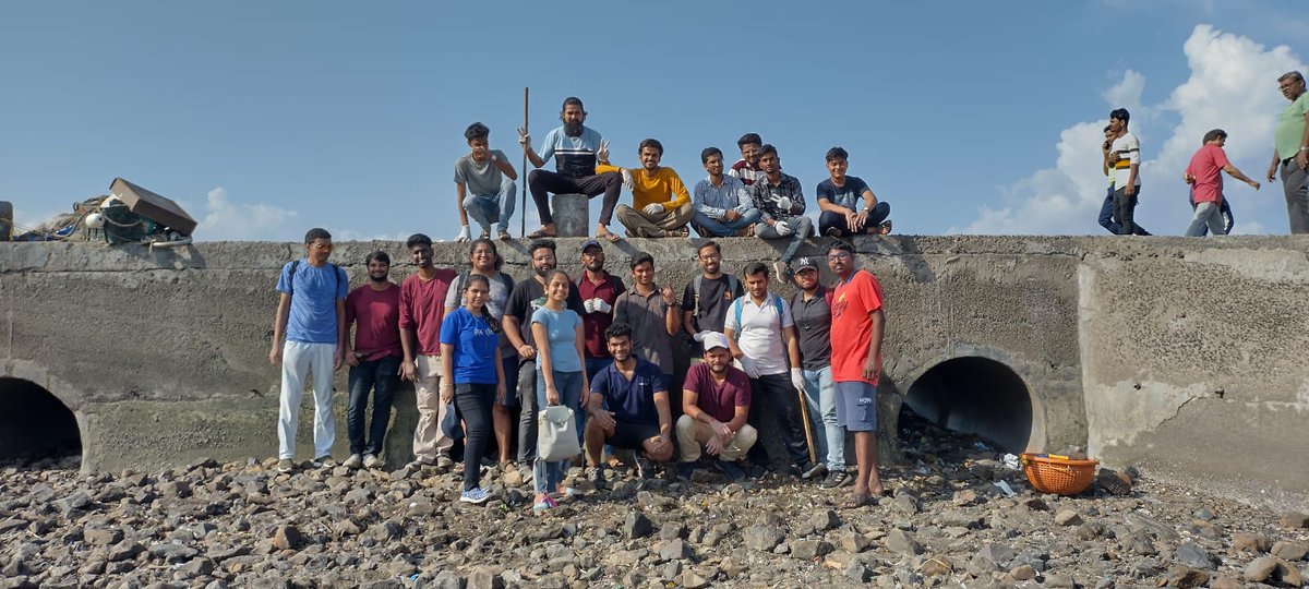 gullyclasses's tweet image. Today Juhu Beach Cleanup Drive with Bhumi. 25+ volunteers joined this drive at Juhu Koliwada. We also shared details of our New Project, #BagofHope. 

#Gcf4Environment #Gcf4education #GullyClasses #JuhuBeach #Cleanup #Gcf4Beach #Educationforallbygcf #Mumbai