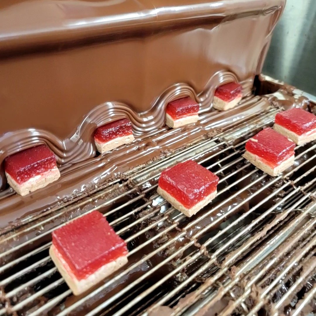 TasteFruition's tweet photo. At Fruition, we are both Chocolatiers and Chocolate makers. We have the privilege of creating delicious bonbons, bars, and confections with amazing chocolate, &amp; we make all of that chocolate ourselves in the same building! #specialtychocolate https://t.co/02FnSgUbNZ