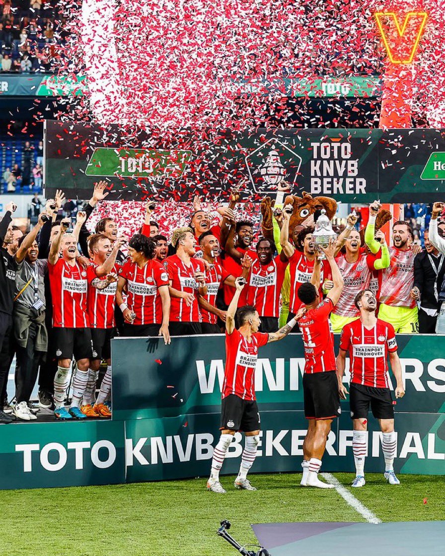etnisch klassiek Profetie António Mango on Twitter: "🇳🇱KNVB Beker - Final 🏆 Ajax 1-1 PSV Eindhoven  (PSV Penalties) Gefeliciteerd PSV on winning back-to-back KNVB Finals 🏆👏  Congratulations 🥳 Ruud van Nistelrooy is cooking! https://t.co/HEQKxmmEUX"  /