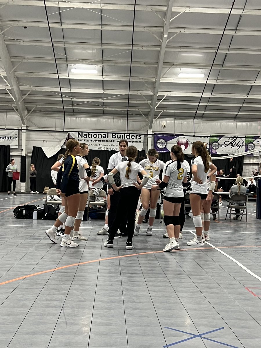 Nice work, 14 Elite!! They went 2-1 at the Volley for the Roses ‘23 tourney yesterday!! 🏐🎉🌹