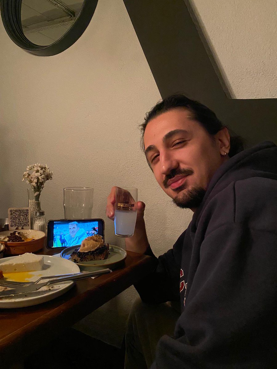 serdarsahinx's tweet photo. Bu yürekte bütün kadehler senin şerefine kalkar hocam.. https://t.co/lX7tLE0xH0
