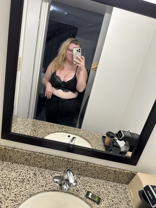 I love a night away from home ☺️ https://t.co/qmaj4koqtX<a href="/tag/newprofilepic"class="tags"><span>#newprofilepic</span></a>