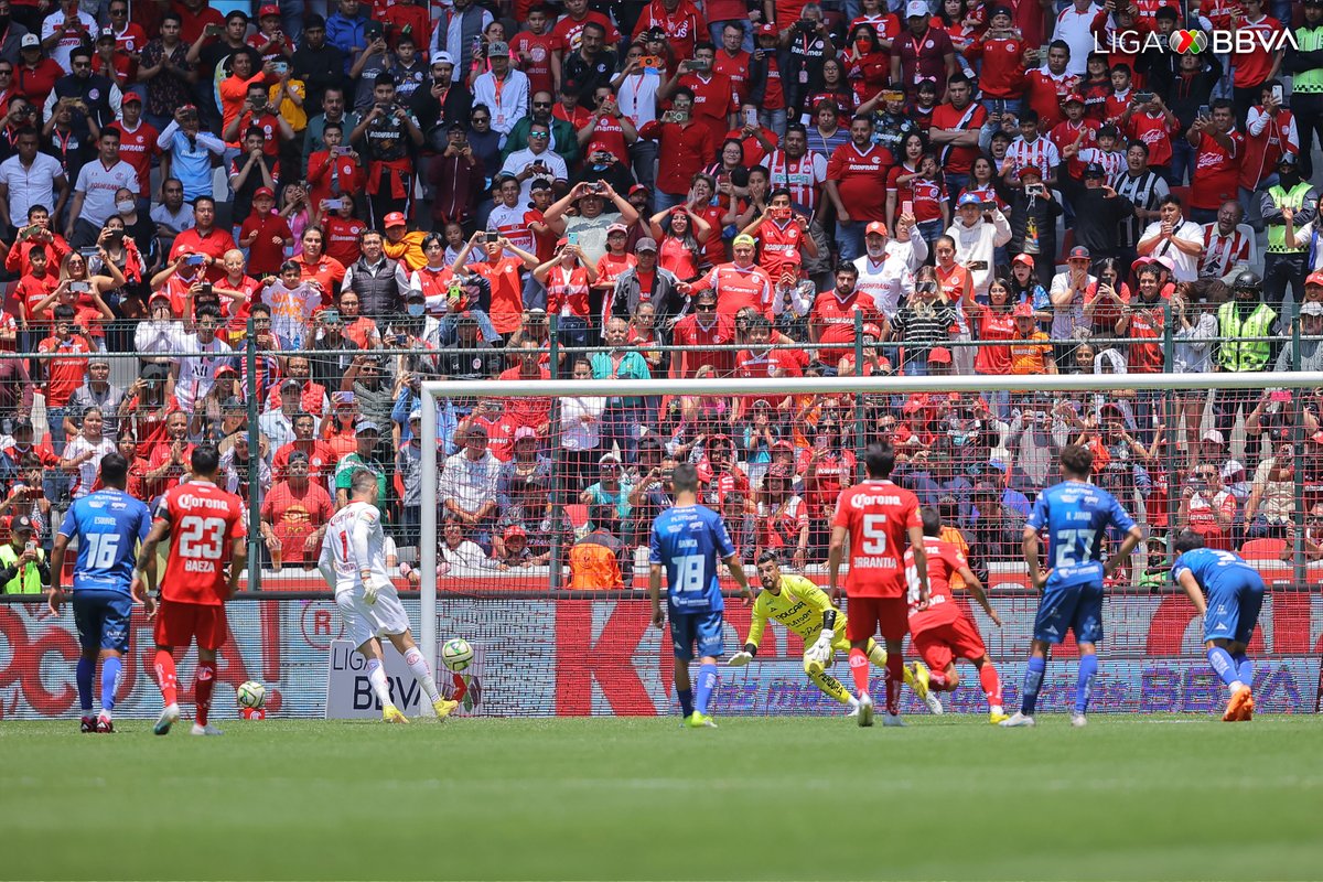 ¡¡LA Foto!! 📸 Toda la afición de @TolucaFC sorprendida por el gran cobro de @TiagoVolpi 🔝 #LigaBBVAMX ⚽ #Clausura2023