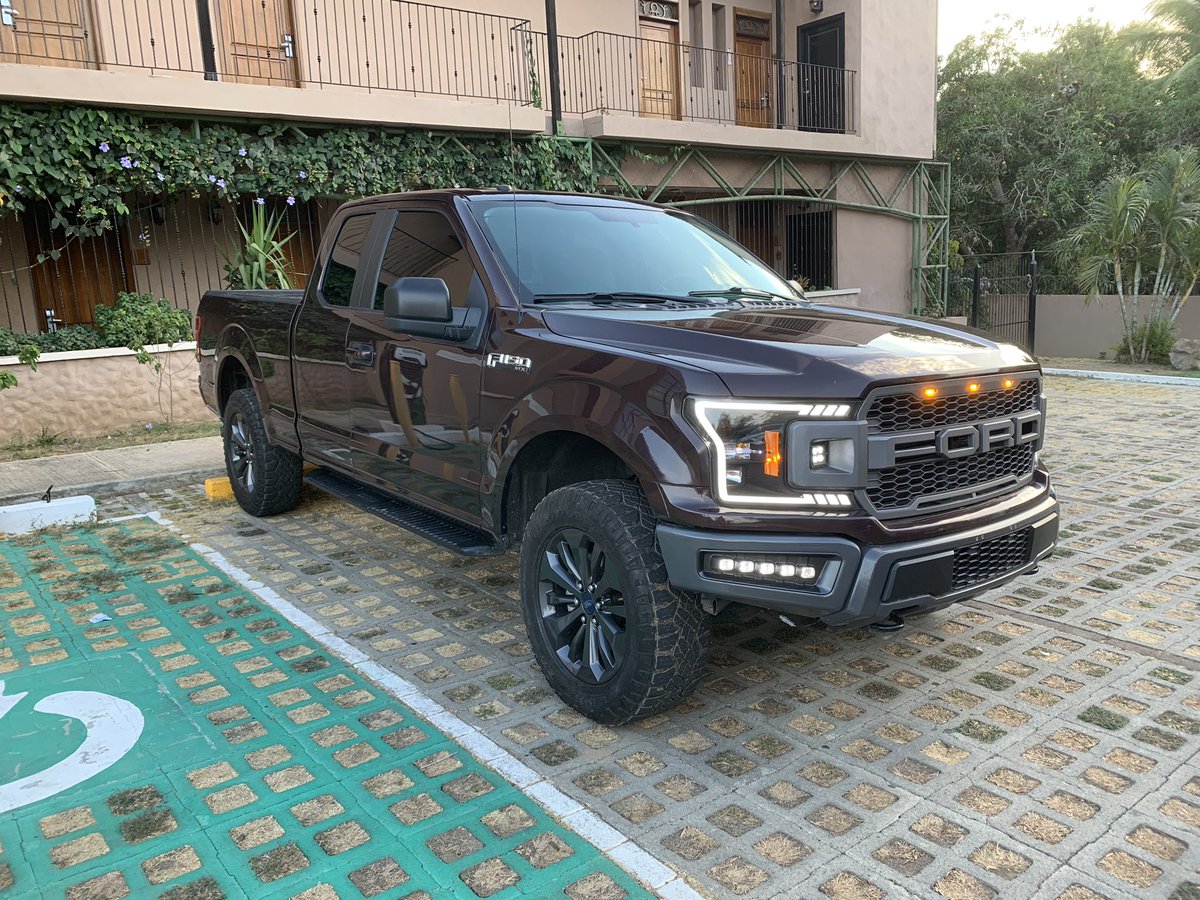 Mike_Ngel's tweet photo. Se vende F150 2018 estilo Raptor semi-full
- Paquete de mejoras STX 
- Levantada 2.5”
- Airbags completas (timón, cortinas, pasajero)
- Modo crucero
- Pantalla central FORD original
- Rines de lujo 
- Estribos originales FORD
- Vidrios ahumados 
- Parrilla Raptor
- Defensa Raptor https://t.co/emu37WxFLD