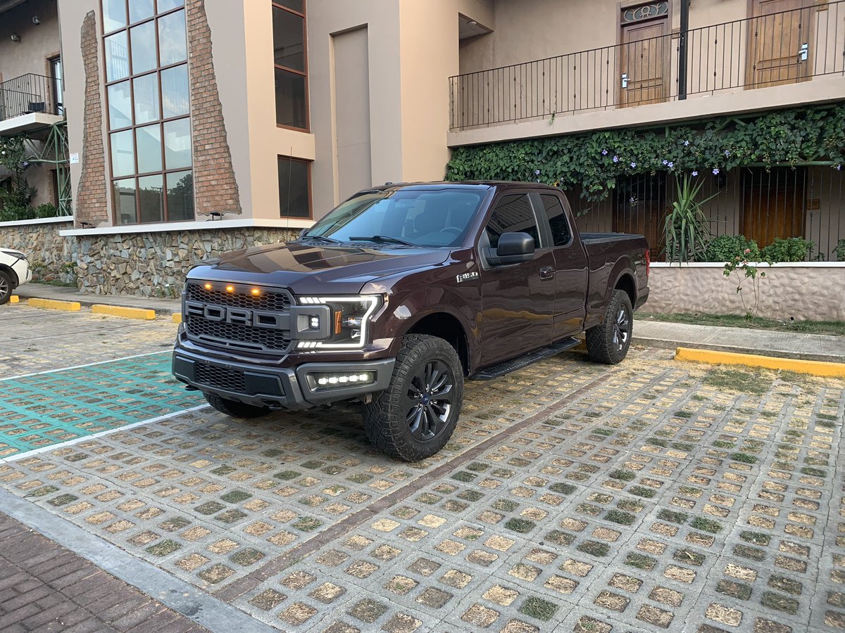 Mike_Ngel's tweet photo. Se vende F150 2018 estilo Raptor semi-full
- Paquete de mejoras STX 
- Levantada 2.5”
- Airbags completas (timón, cortinas, pasajero)
- Modo crucero
- Pantalla central FORD original
- Rines de lujo 
- Estribos originales FORD
- Vidrios ahumados 
- Parrilla Raptor
- Defensa Raptor https://t.co/emu37WxFLD
