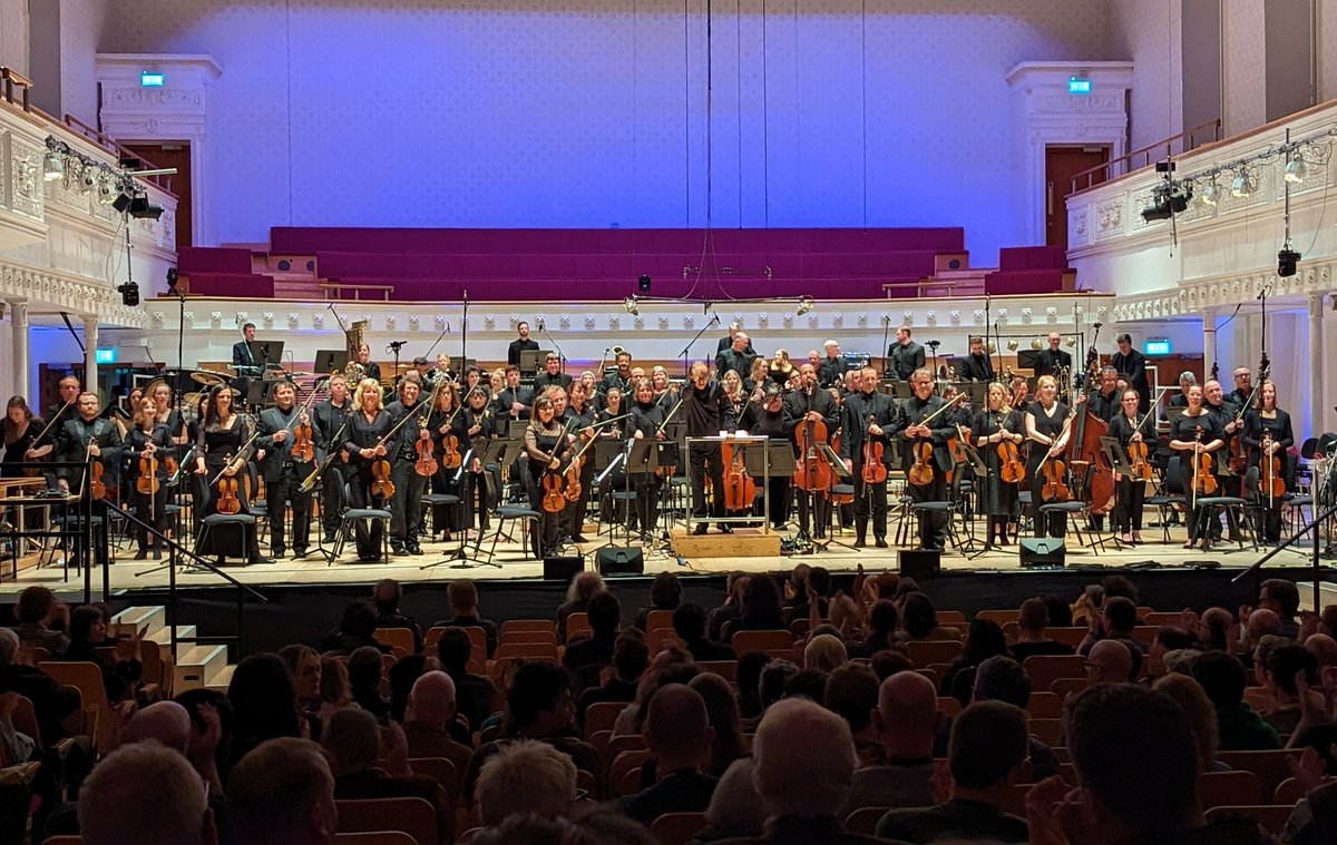 Tectonics supremo llan Volkov conducts @BBCSSO world premieres by @ianpowerOMG & William Dougherty, plus UK premieres by Ingrid Laubrock & Margriet Hoenderdos 👏