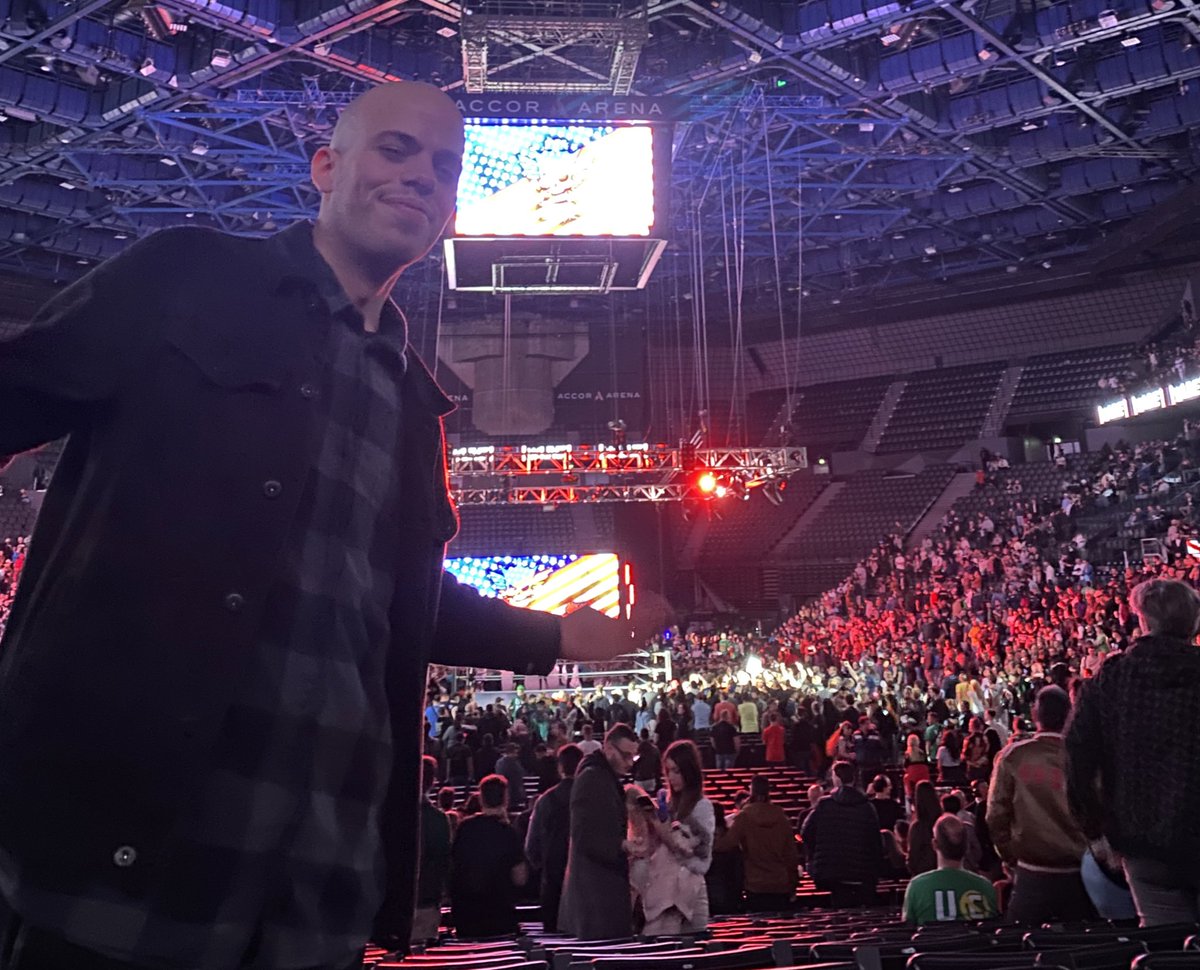 BetSport75's tweet photo. A word to tell you, you French fan of #WWEParis   MERCI ❤️ see you ✈️ https://t.co/wENEZe3xZJ