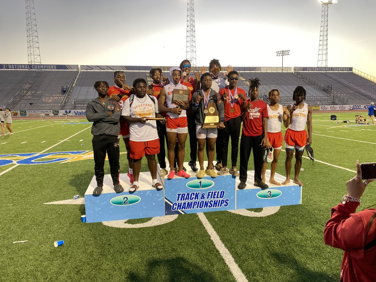 BradleyLowman12's tweet photo. Regional Champs 🥇
🥉 110h ~ 14.7 big pr missed state wild card by .02 
🥇4x2 ~ 1:29.2 1st leg 21.1
Only going up from here, time to get ready for state 
#statebound #shstrack https://t.co/czNZf9WK7D