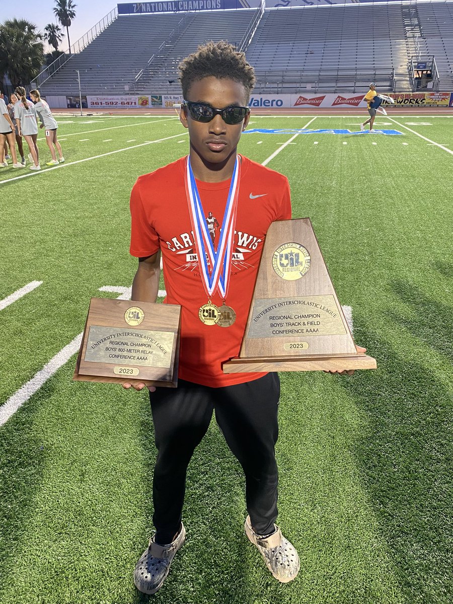 BradleyLowman12's tweet photo. Regional Champs 🥇
🥉 110h ~ 14.7 big pr missed state wild card by .02 
🥇4x2 ~ 1:29.2 1st leg 21.1
Only going up from here, time to get ready for state 
#statebound #shstrack https://t.co/czNZf9WK7D