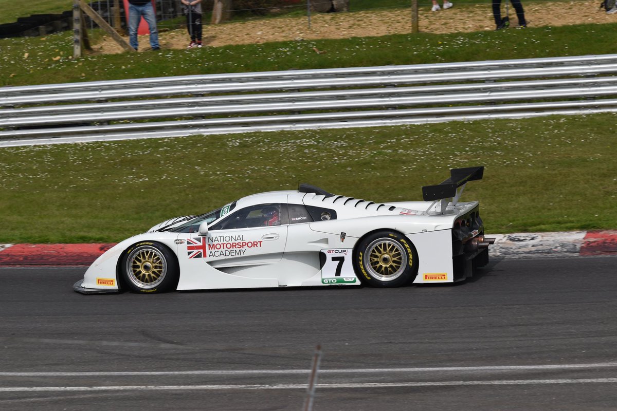 spenceberks's tweet photo. What a day today. Some absolutely superb cars on track @Brands_Hatch for the @GTCUP. #modifiedford Too many to post on here so here are a couple of my favs. https://t.co/CMv4BgL4YP