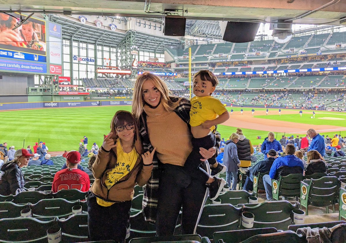 alejandro_iowa's tweet photo. #ThisIsMyCrew https://t.co/XjazBr6ltf