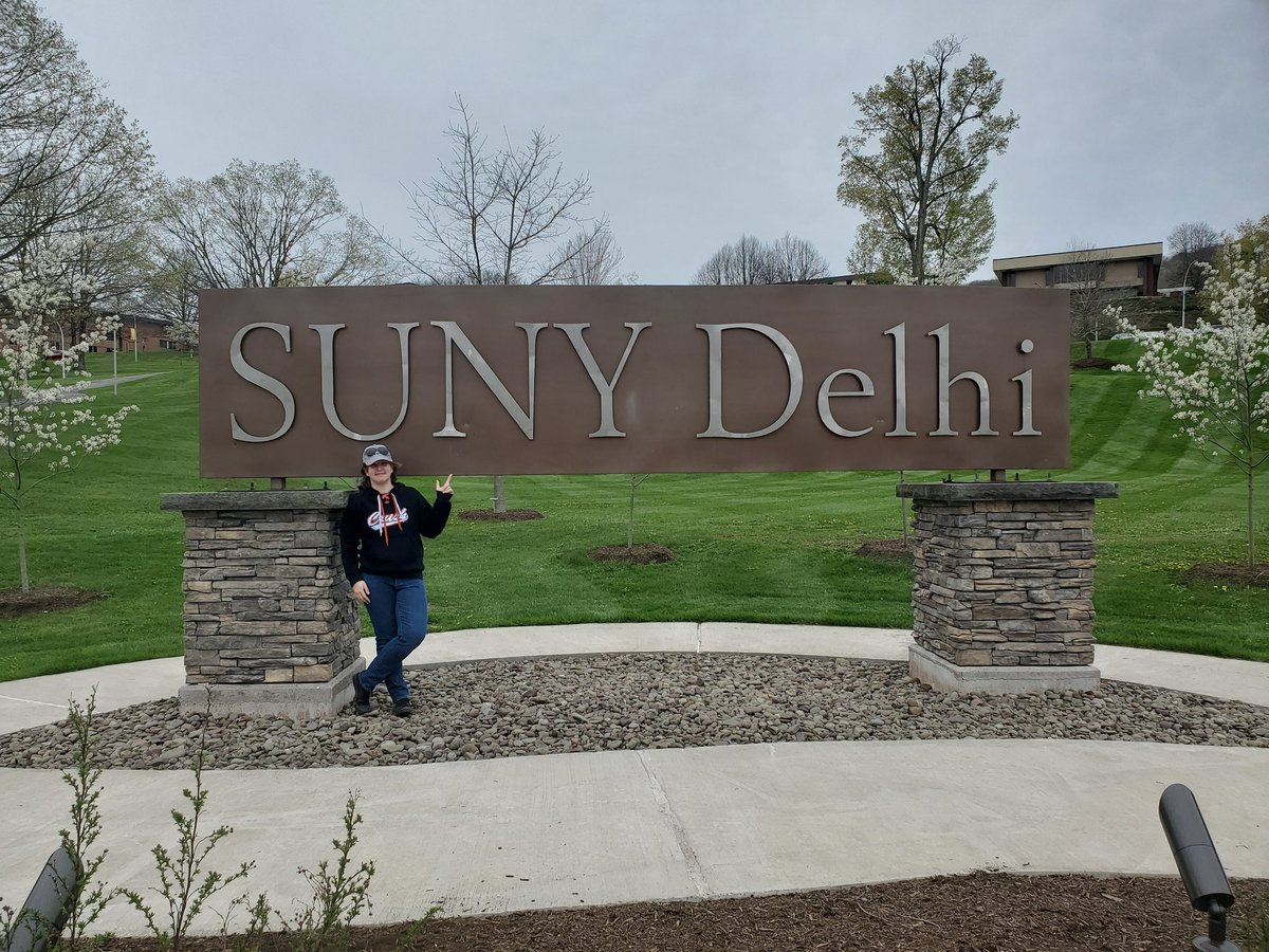 sam_martin34's tweet photo. Sorry for the recent radio silence, I've been recovering from a concussion. But I managed to get to New York and tour SUNY Delhi for veterinary science and softball!
Huge thank you to Coach Stone and @DelhiBroncos!! 🐴💪 https://t.co/vFUMZnhbTj