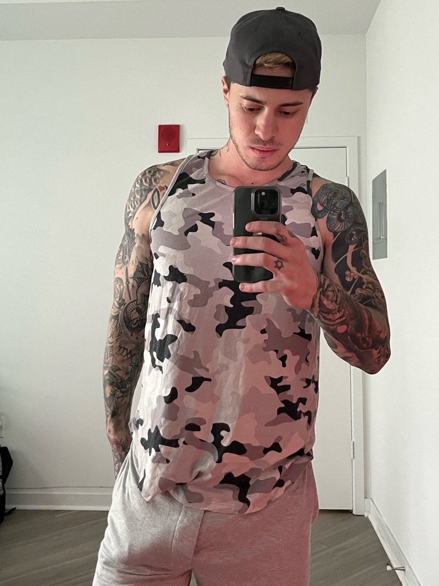 devdaddyof's tweet image. I’m sending new subs a free gift ⬇️😈 #fitness
onlyfans.com/devdaddyof