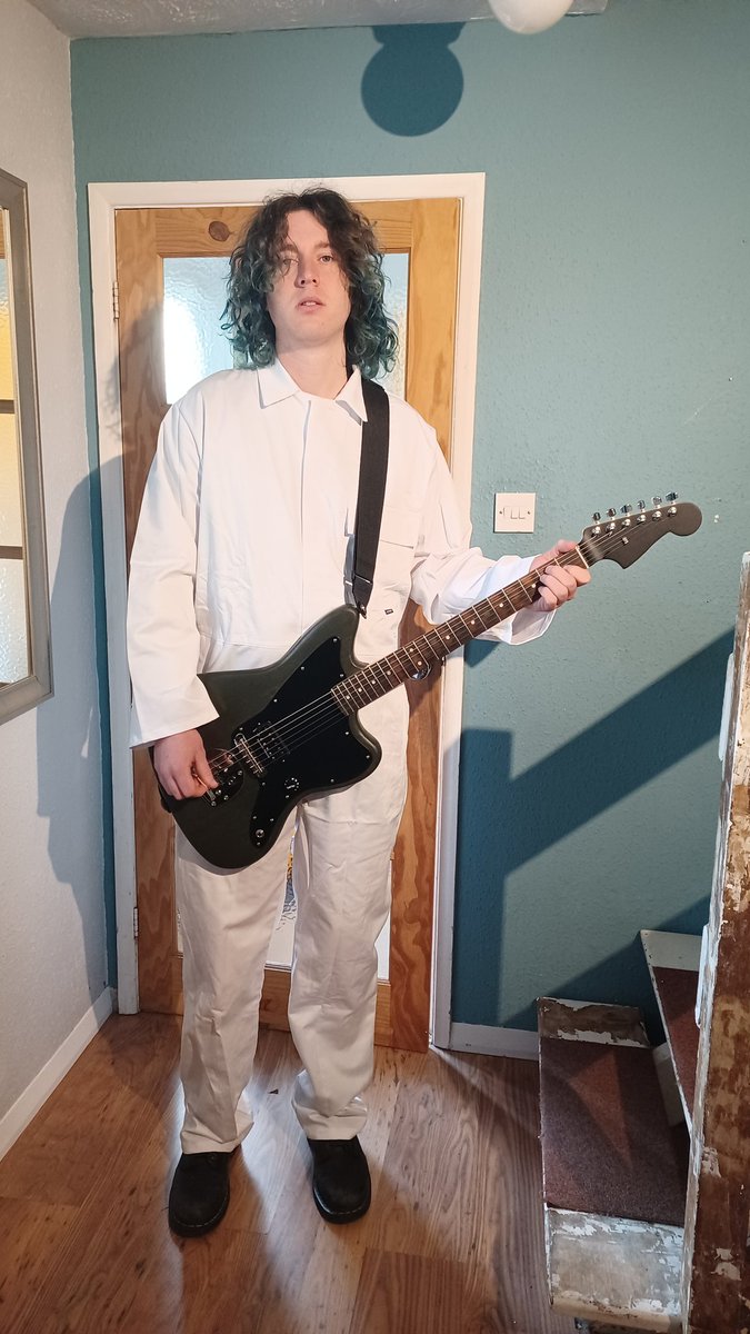 "Why don't i look cool like frank iero?"