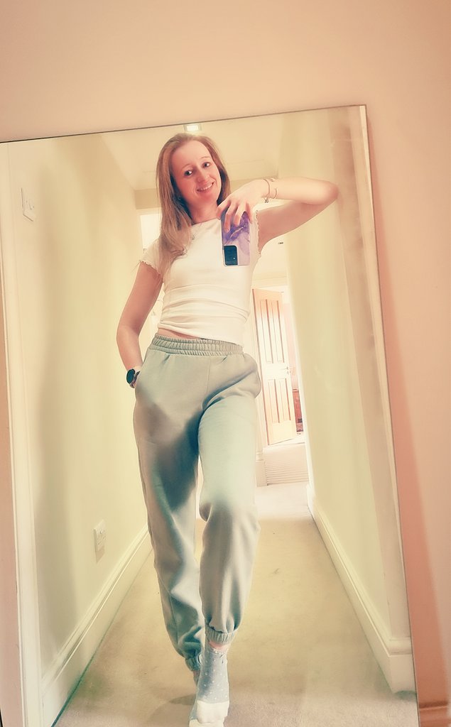 Rachel_cpfc_'s tweet photo. I thought the world might look better upside down.... it doesn't! 
🙃🤸‍♀️
Insta 👇👇 https://t.co/I6FENVKrPg

#dancer #gymgirls #cpfc #girl #lazysunday #greeneyes #happysunday #smilesallround #sunnyday #sunnysunday #skinnygirls #mirrorselfie https://t.co/8niyU2PeVz