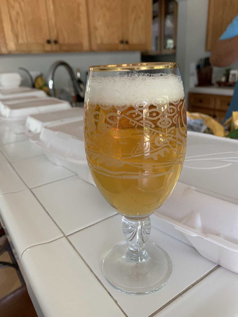 makitantin's tweet photo. キングスファンの友達の家にゲーム見にきてる
ビールの後ろに並ぶコンテイナーは全部寿司らしい😂
#GSvsSAC  #Kings https://t.co/VfsXy61Fmq