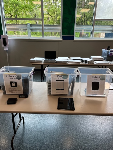 gochstech's tweet image. We still have quite a few devices yet. We are running low on iPad Air 2&apos;s though. So hurry in and pick up some great deals. #technologysale