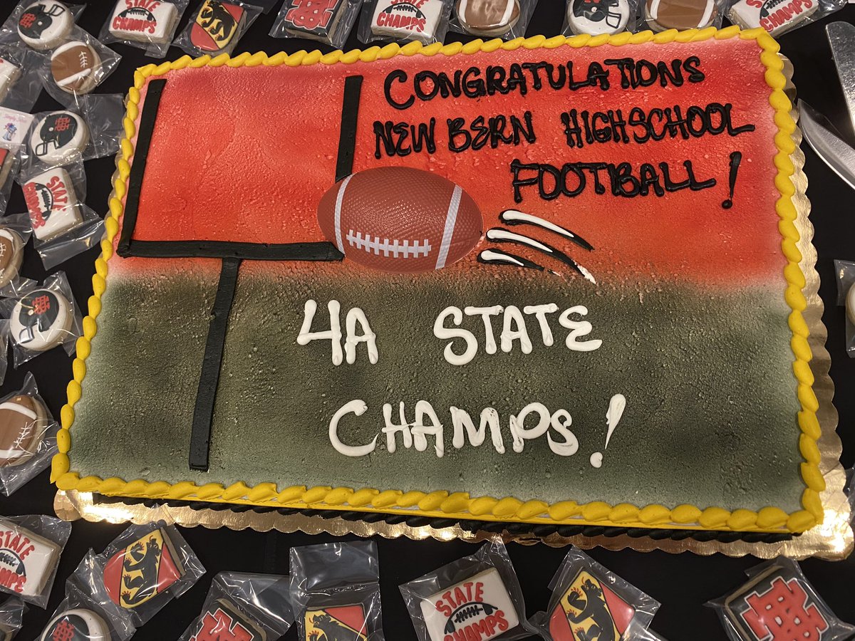KCKennedy93's tweet photo. The New Bern H.S. football team received their 4A State Championship rings this afternoon! 🏈💍🐻

- 16-0 season

- Defeated Grimsley in the title game 40-28 without throwing a single pass. 

- 4th state championship in school history! 

@nbhsbears @NBbearsFB @Coach_TNowell https://t.co/mYH2wZzjnO