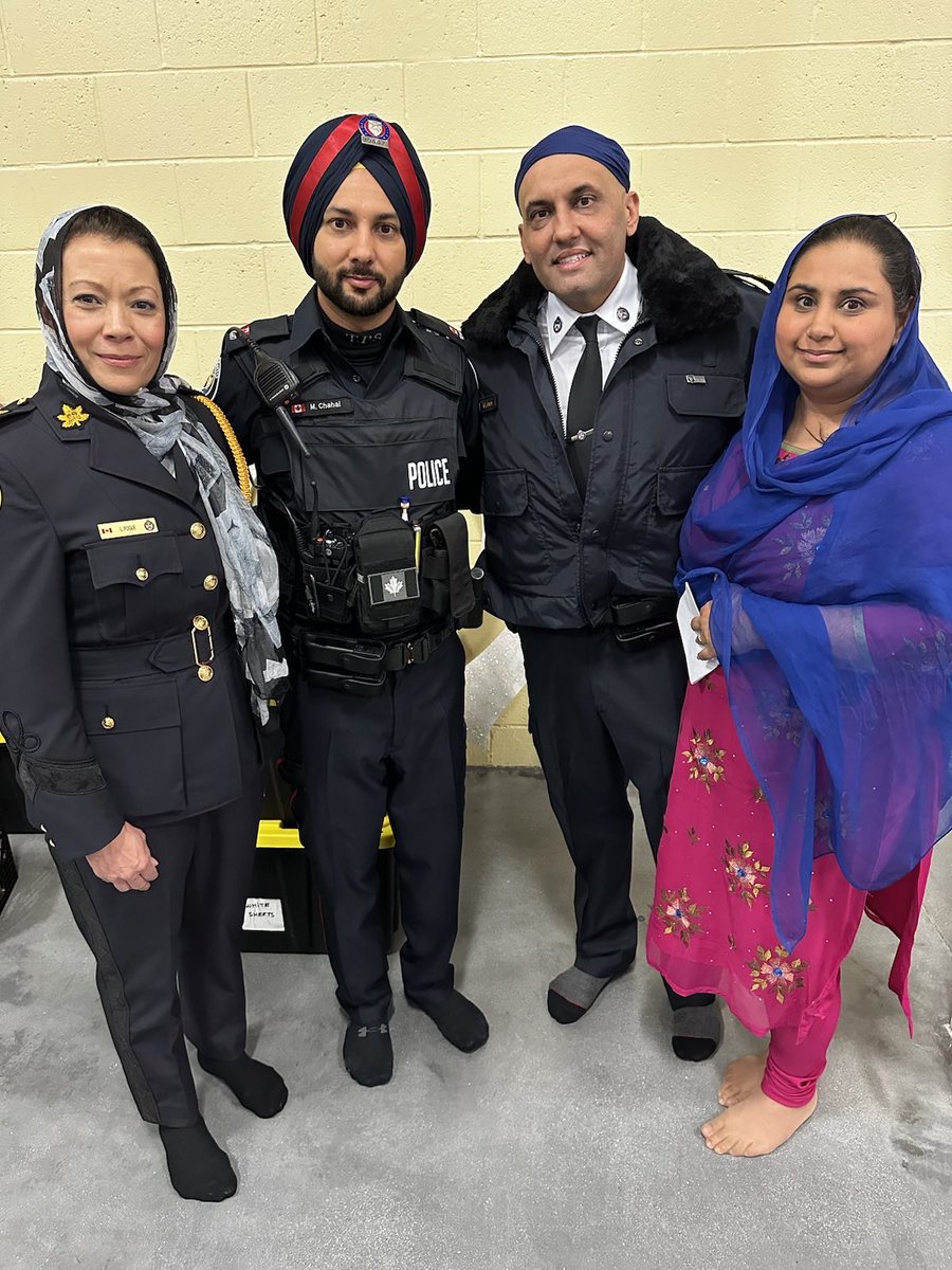 TPSMyronDemkiw's tweet photo. It’s always a pleasure to see so many @TorontoPolice members celebrating at the Khalsa Day Parade! Thank you for supporting and representing Sikh communities across Toronto and the GTA. https://t.co/XNDTQPG0vo