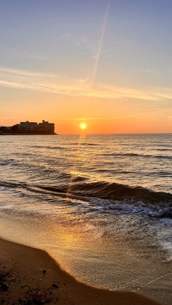 beatrizherraaiz's tweet photo. Alicante simplemente… 🧡 https://t.co/rnrRe9OBYG