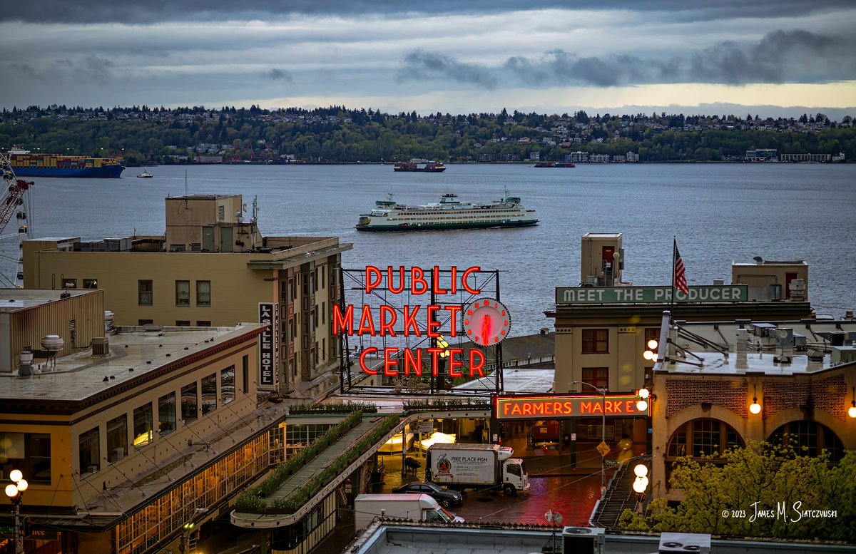 jsiatczy's tweet image. Pike Street Market, Seattle, Washington
@pike_place @CityofSeattle @wsferries @StateWaTourism @thestatehotel #TrueToNature