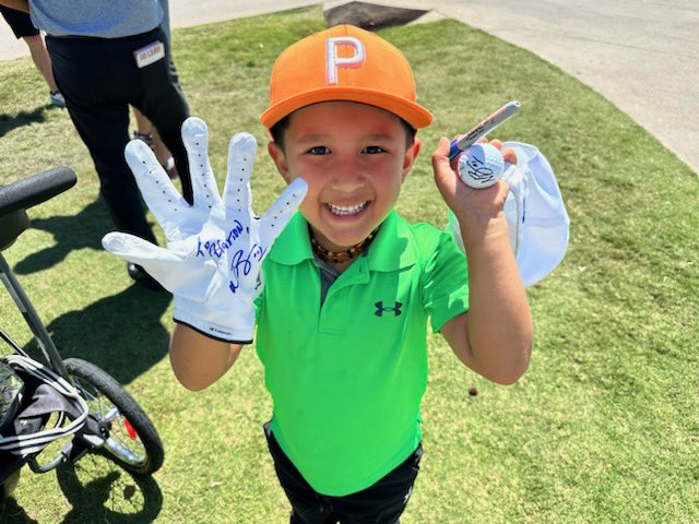 bponcho's tweet photo. Great to see @NotahBegay3 in today’s final round @InsperityInvtnl @ChampionsTour Brax was excited to meet Notah and appreciated getting a signed glove and golf ball! A future @nb3jgnc qualifier/player! Thank you Notah for making Brax’s day! https://t.co/dvXlEDyPwe