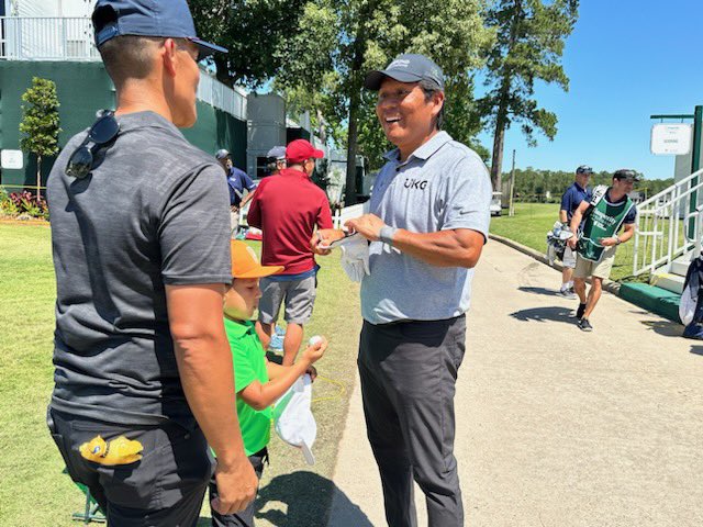 bponcho's tweet photo. Great to see @NotahBegay3 in today’s final round @InsperityInvtnl @ChampionsTour Brax was excited to meet Notah and appreciated getting a signed glove and golf ball! A future @nb3jgnc qualifier/player! Thank you Notah for making Brax’s day! https://t.co/dvXlEDyPwe