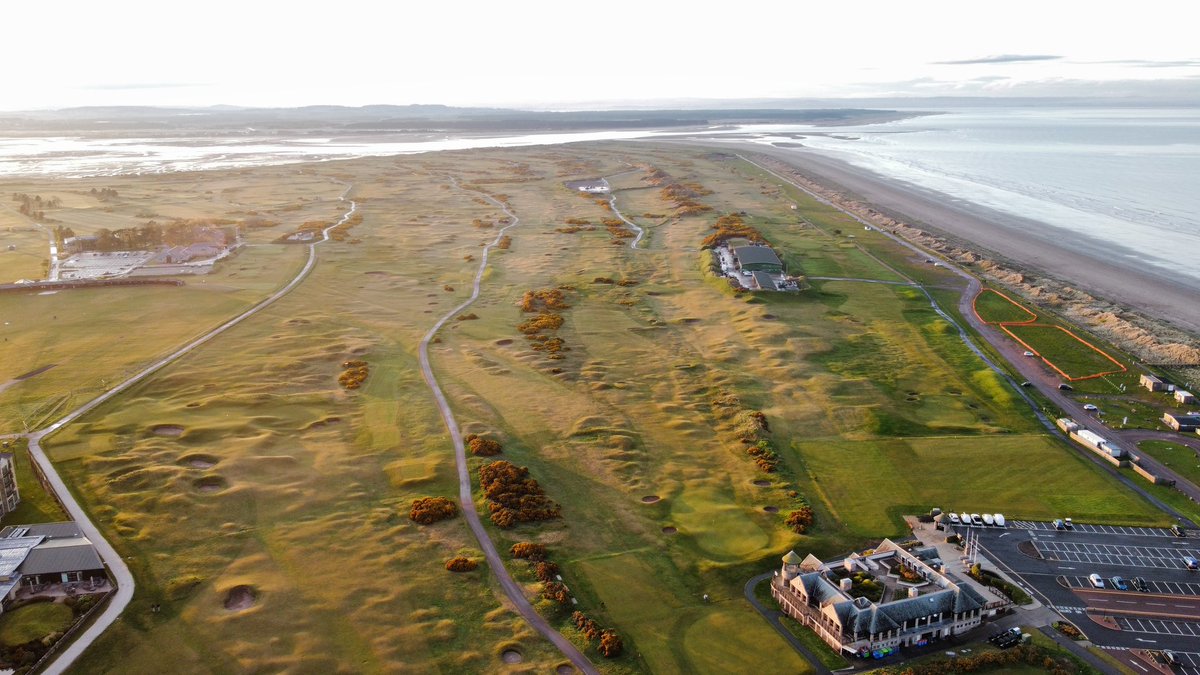 brian_moran21's tweet photo. Sunset on the Old Course…

As the spring continues the course becomes more and more busy by the dwindling days of my dream semester. But the Sunday walks still offer a moment of perfect reflection. https://t.co/R8EEJuqD6m