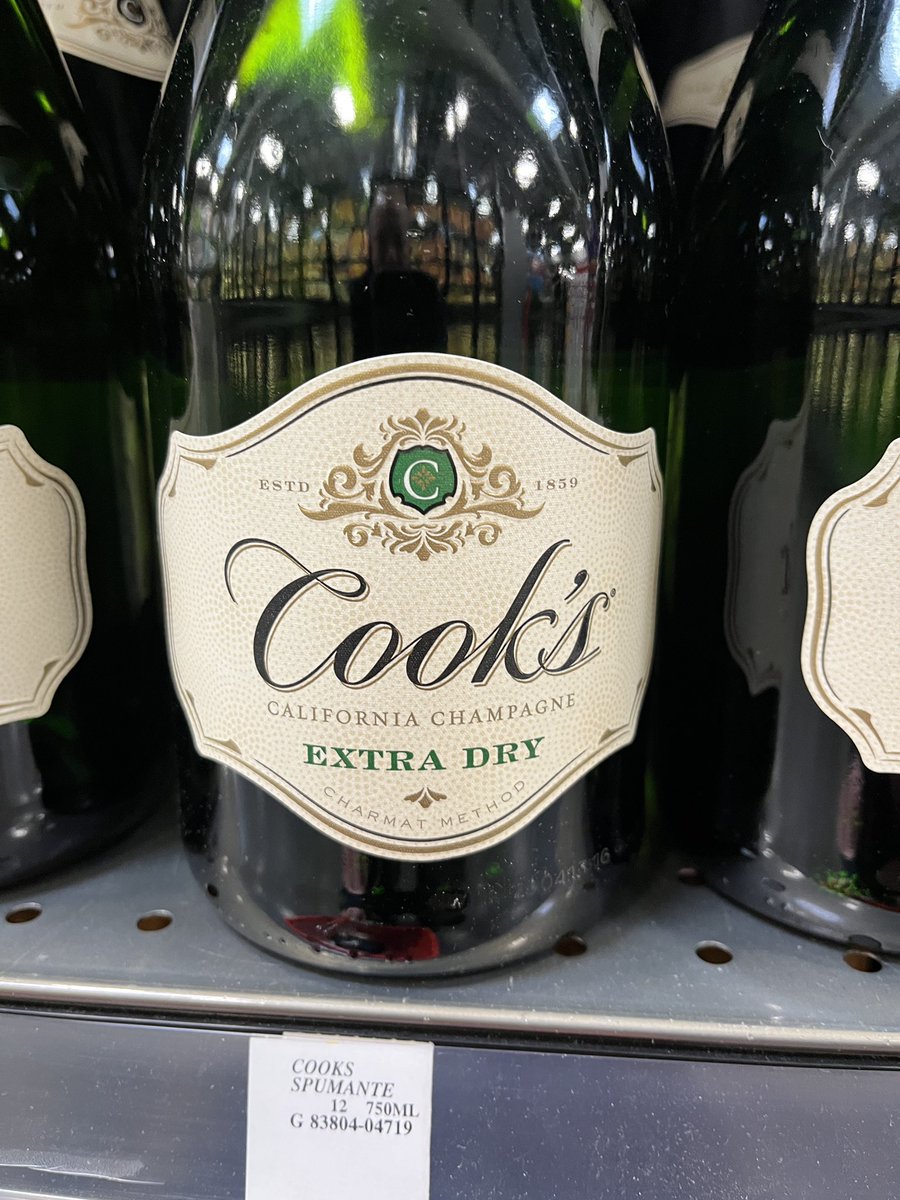ocici's tweet photo. 出張で訪問したアメリカ中西部と西海岸の3都市はどこも地ビールとワインの品揃えが驚くほど豊富
California Champagneなる種類もあり、これってUSとEUがGI的な協定結んでないからOKなのかな？ https://t.co/xnqRuuEb4j