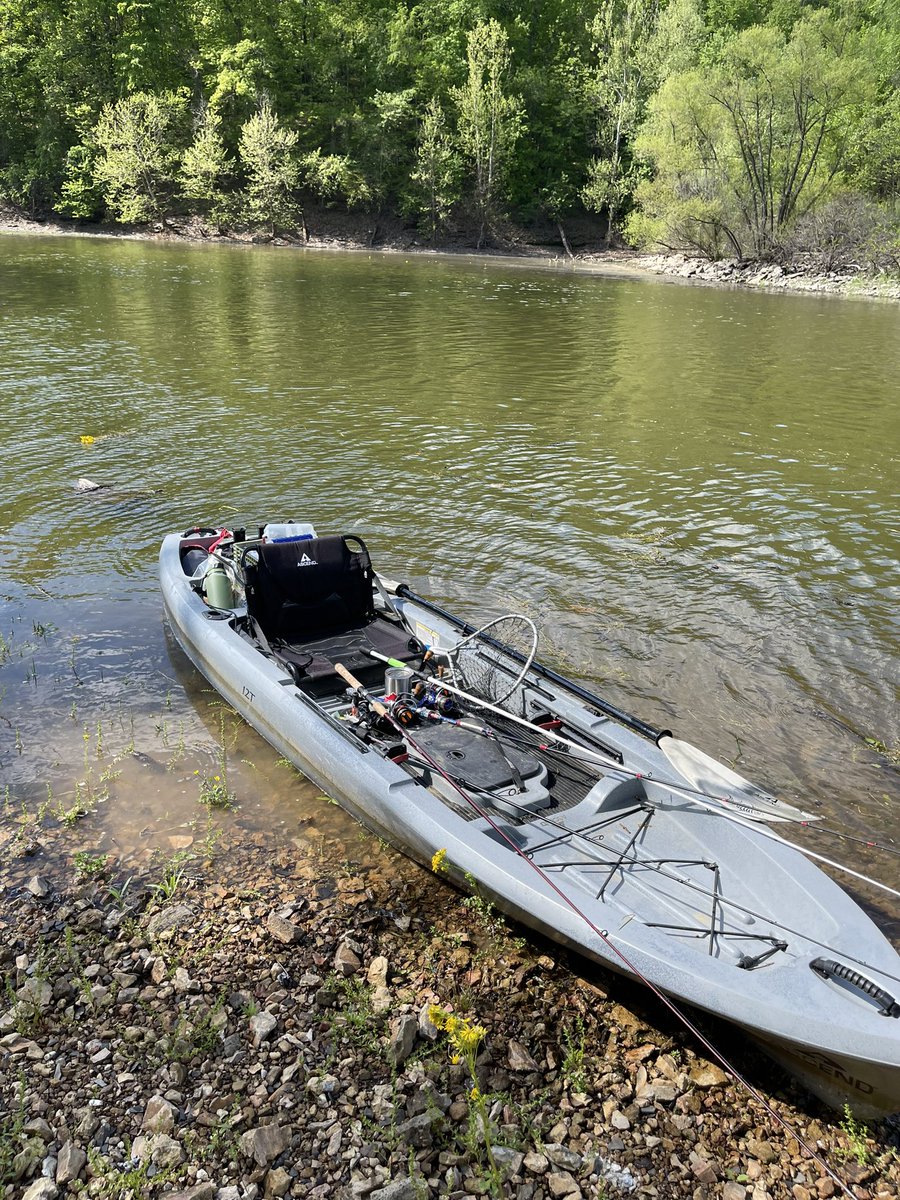 TwoOuncesShort's tweet photo. Reply with a picture of your fishing rig!! Just a kayak, but it’s a good way to get on the water and find fish. #fishing https://t.co/fAgbnDmfvL