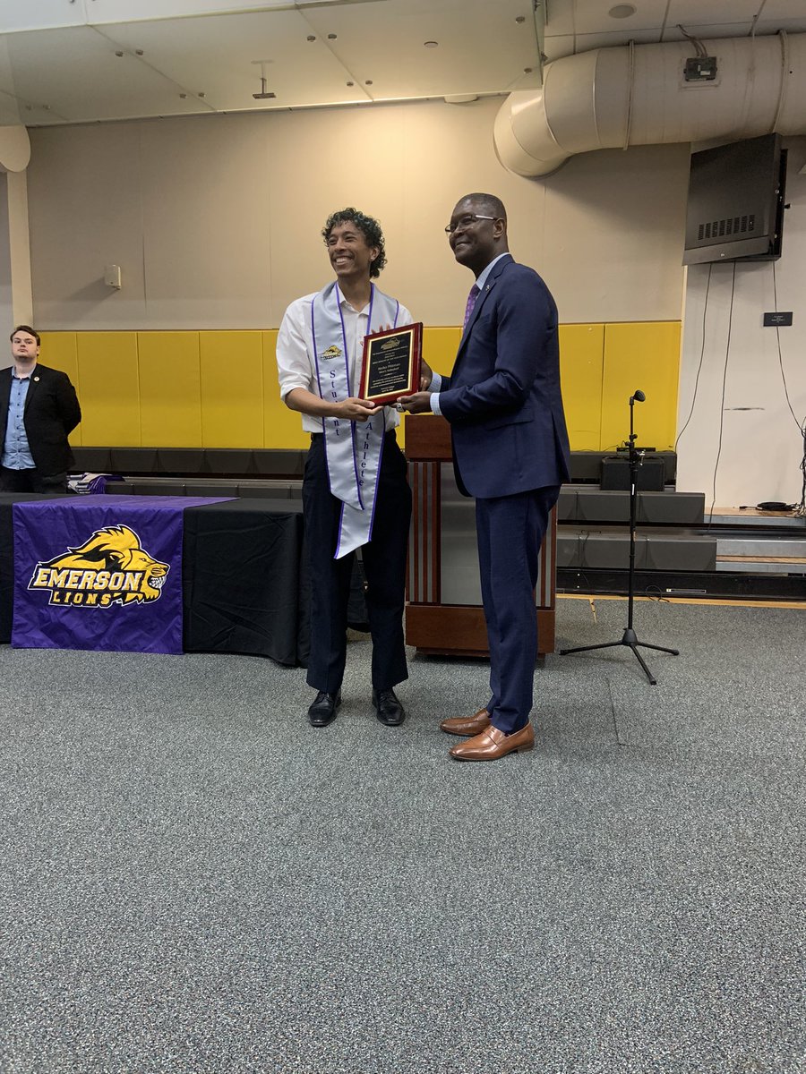 Emerson Athletics (@emersonlions) on Twitter photo MALE & FEMALE ATHLETE OF THE YEAR
⚽️ Cali Bruce, <a href="/emersonwsoccer/">Emerson Soccer</a>
🏐 Neiko Pittman, <a href="/EmersonVBALL/">Emerson Volleyball</a> MALE & FEMALE ATHLETE OF THE YEAR
⚽️ Cali Bruce, <a href="/emersonwsoccer/">Emerson Soccer</a>
🏐 Neiko Pittman, <a href="/EmersonVBALL/">Emerson Volleyball</a>