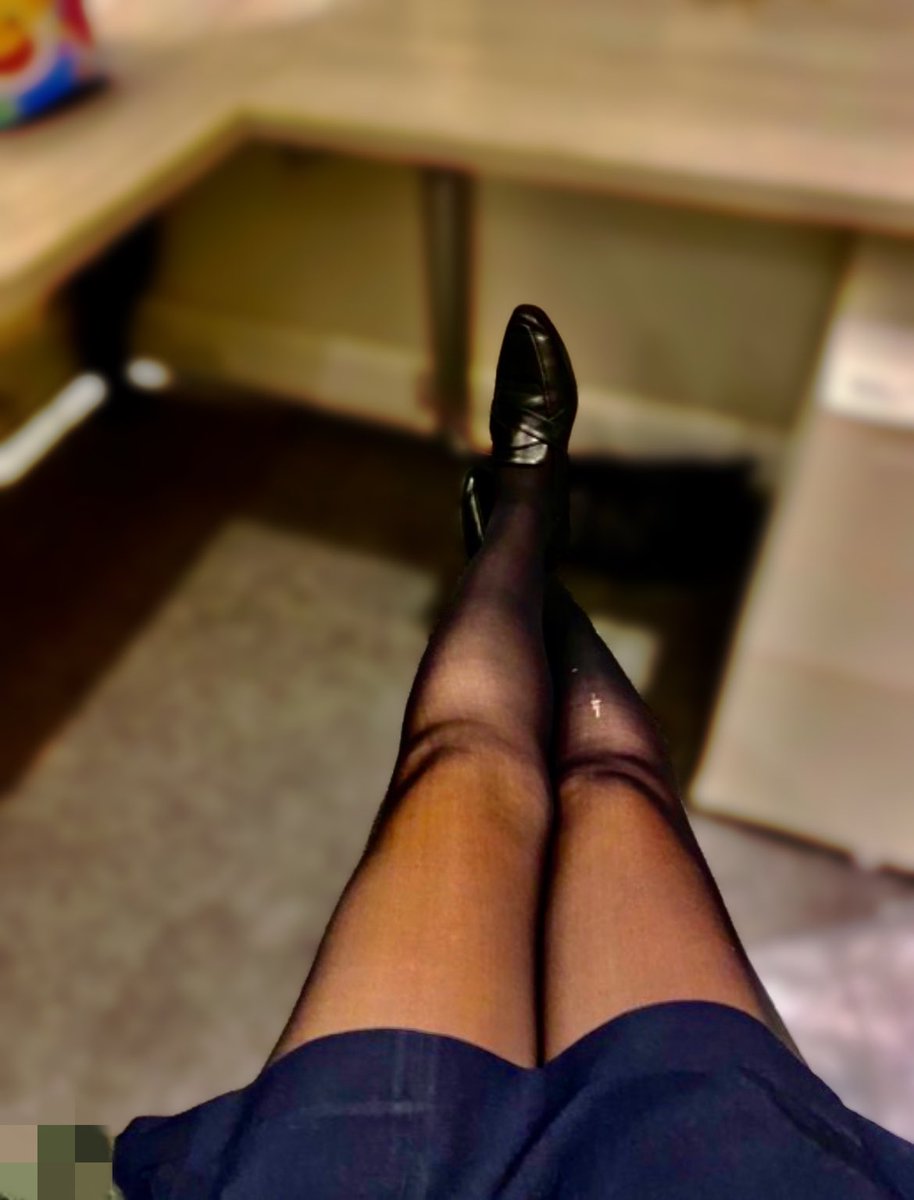 房東先生的最愛就是黑絲襪了…
#夫妻情侶
#佛系分享
#聯誼交友