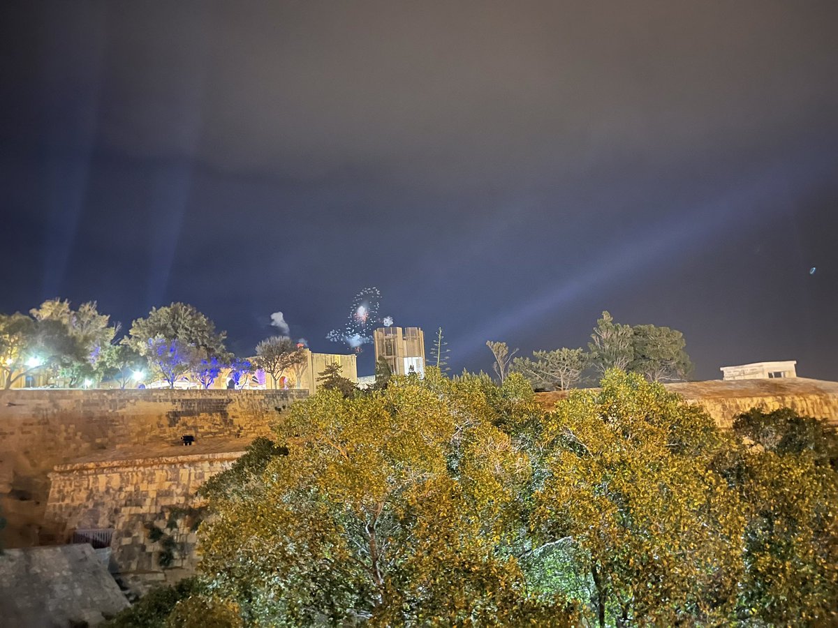 rootsdarlinggg's tweet photo. Very disappointed with firework night tonight here in malta not getting let in barak obama garden because we not vip’s 😐#Erasmus23 @forrestleigh @EUErasmusPlus https://t.co/fvSBav0oX1
