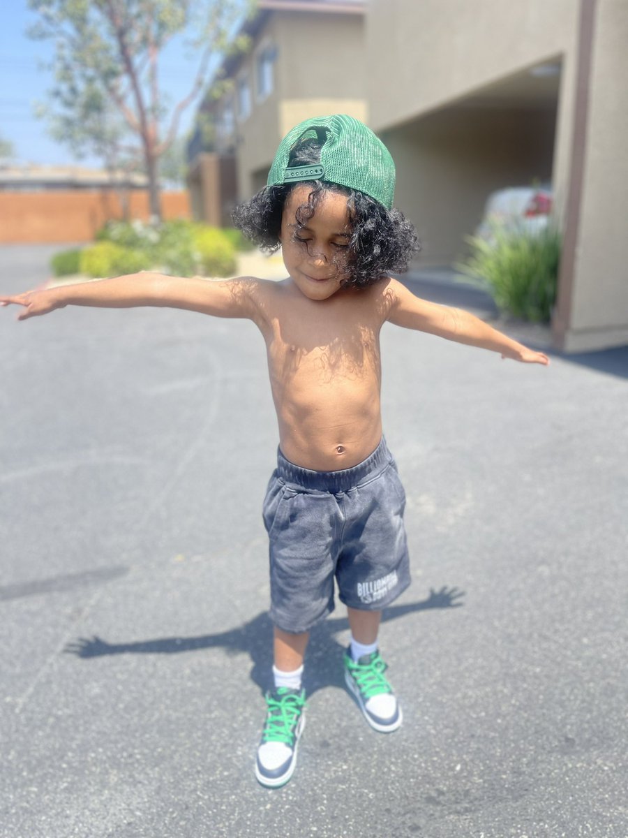 KingIXjuice's tweet image. Happy birthday to baby juice !🎈🐐