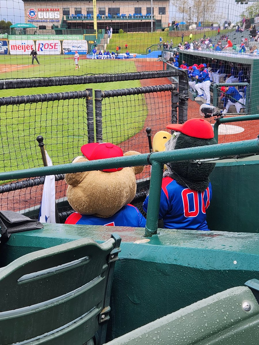 mhanderson22's tweet photo. @sbcu Stu and Swoop waiting for the final out to #FlytheW after a stellar victory! https://t.co/RZqVJMcDgo