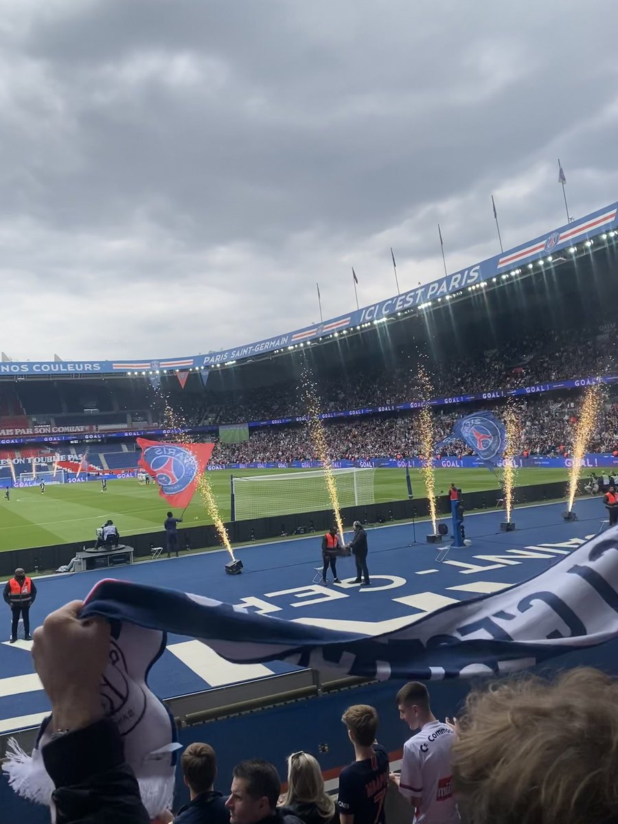 nicjsansome's tweet photo. Game 01 - PSG 1-3 Lorient, strong start!
🔴 Red Card
⚽️ 4 goals
🐐 Seeing Messi https://t.co/JwSt9cCLNl