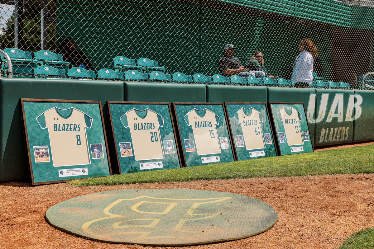 UAB_SB's tweet photo. Thank you to our 5️⃣ Seniors for all that you have done for UAB Softball!

We hate to see you go, but we know you’re on to accomplish great things beyond the diamond. 🔥

#WinAsOne | #ForeverBlazers https://t.co/YmDKHqgSN9