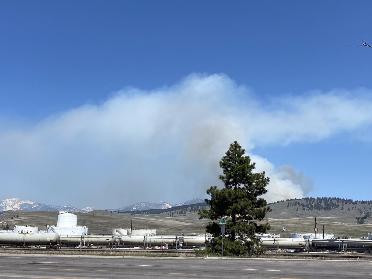 NadiaWh's tweet photo. What’s up with this smoke? I can’t tell if it’s up Butler Creek or deep Rattlesnake. https://t.co/0CgnobuWVL