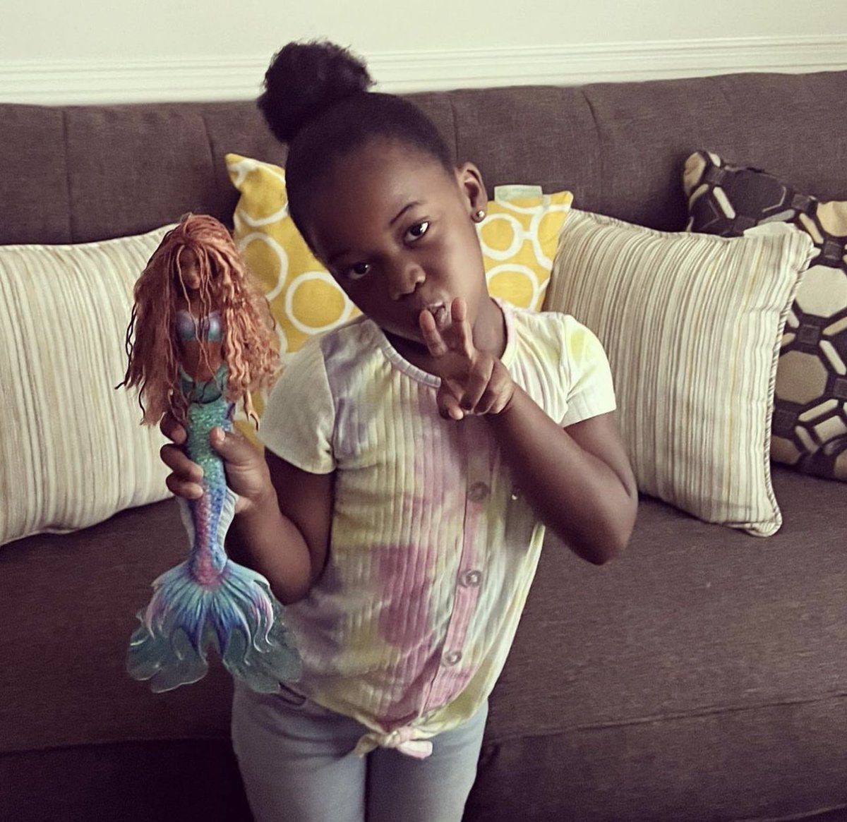 HalleBailey's tweet image. my absolute favorite moments to see!!thank you all for making the ariel doll a #1 best seller already 😭💗