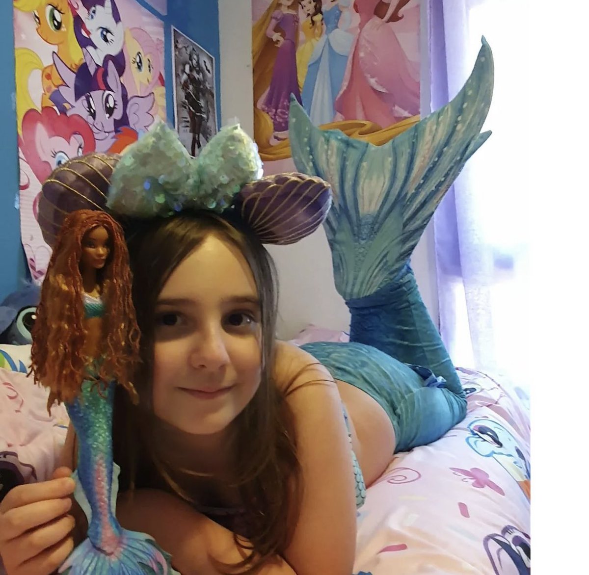 HalleBailey's tweet image. my absolute favorite moments to see!!thank you all for making the ariel doll a #1 best seller already 😭💗