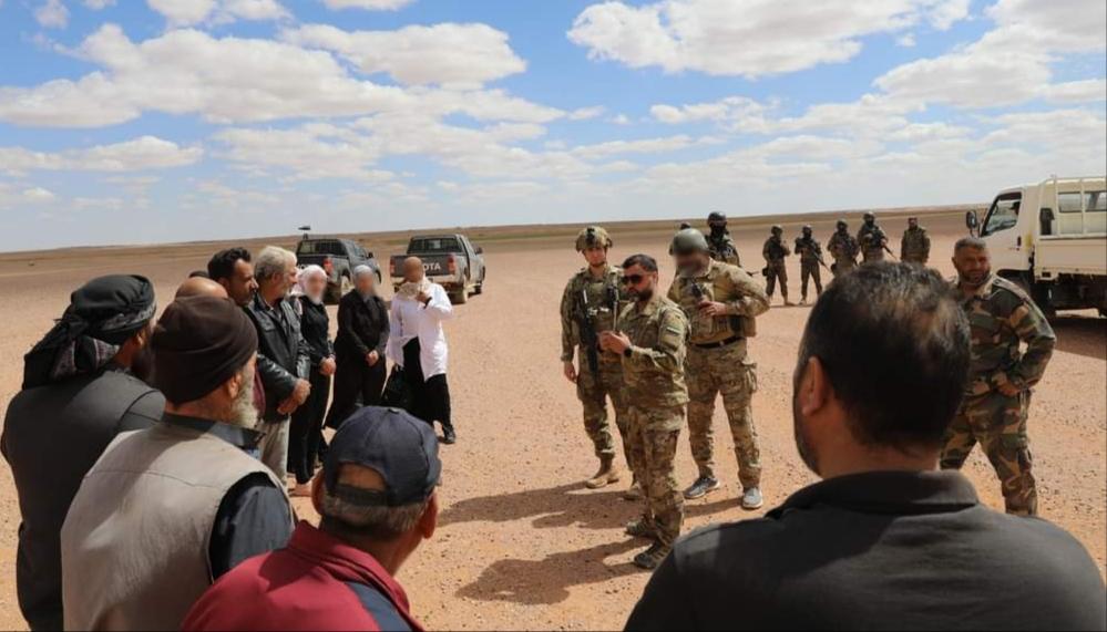 FieldM2n's tweet photo. The #Free_Syrian_Army, with the support of the international coalition forces to fight ISIS, brings a quantity of flour to the displaced #Syrians in the Rukban camp and the 55 km area 

#Daesh
#Syria
#coalition
#American
#Jordan https://t.co/rkZyRke8VK