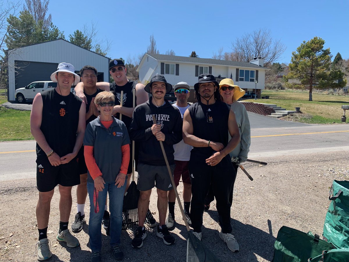 BengalGridiron's tweet photo. Found some time to help the Pocatello community before finals week! We are always more than happy to “Rake A Difference” https://t.co/wisuvuCCCc