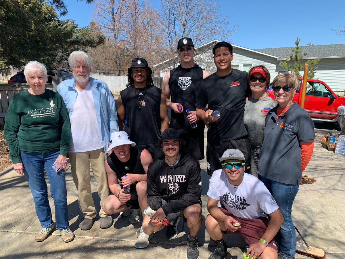 BengalGridiron's tweet photo. Found some time to help the Pocatello community before finals week! We are always more than happy to “Rake A Difference” https://t.co/wisuvuCCCc