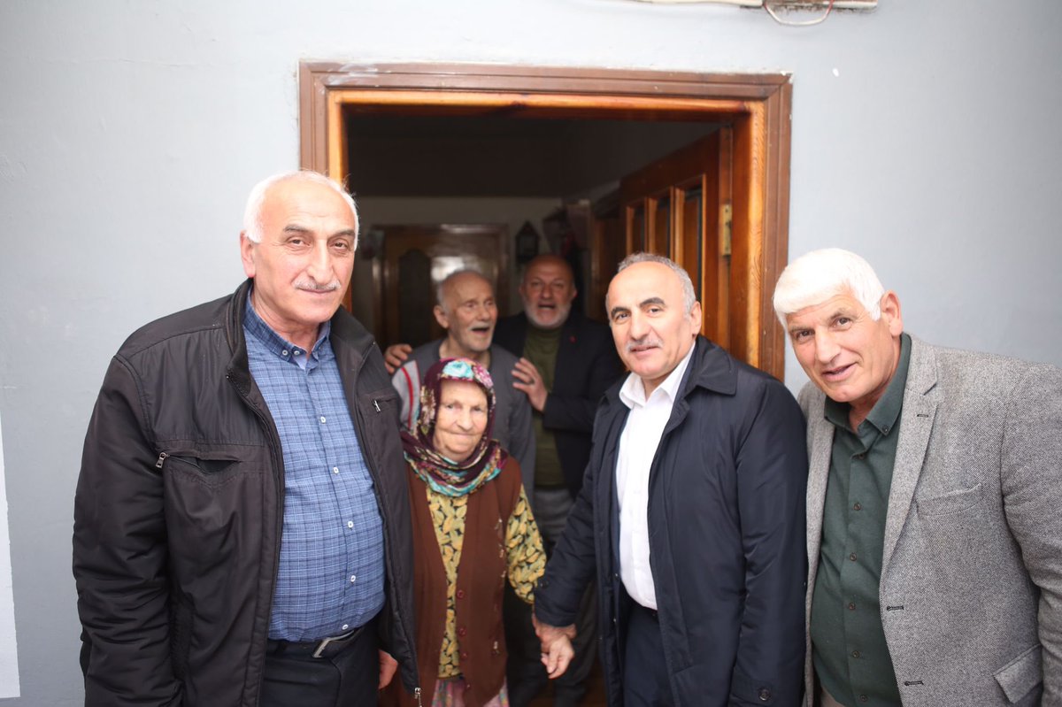 avharunmertoglu's tweet photo. Beklemediğiniz bir anda kapınız çalıyorsa, muhtemelen biz gelmişizdir 🤗

#TürkiyeYüzyılı #DoğrusuAkParti #RizeİçinHemenŞimdi #Rize https://t.co/9MIDWfOgTn