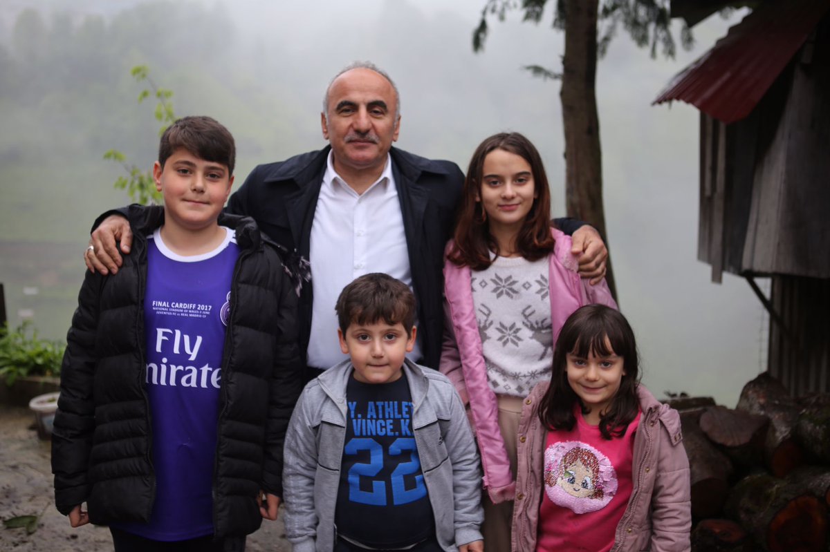 avharunmertoglu's tweet photo. Beklemediğiniz bir anda kapınız çalıyorsa, muhtemelen biz gelmişizdir 🤗

#TürkiyeYüzyılı #DoğrusuAkParti #RizeİçinHemenŞimdi #Rize https://t.co/9MIDWfOgTn