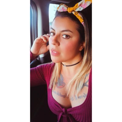 MrRangerR1's tweet photo. 🔴🚨La comunicadora Daniela Alegría fue brutalmente golpeada en el piso por aquellos sujetos que lanzaron los Fuegos Artificiales en el #EsterRoa al intentar grabar los rostros. 

Debemos #DetenerElCampeonato hasta que se haga #JusticiaPorDani.

ANFP junto a las S.A y el estado de Chile deben tomar las cartas en el asunto.

El fútbol es un motor de jóvenes y está podrido.
