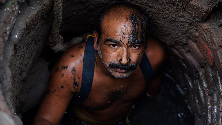 Cleaning sewers is dangerous, hazardous work that can be lethal. Shafique Ahmed Massih is a sewer worker in Lahore, Pakistan, calling for safer working conditions and greater respect for sanitation workers.
#Pakistan 
#lahore
#instagood
#picoftheday
#picturepakistan
#Labourday