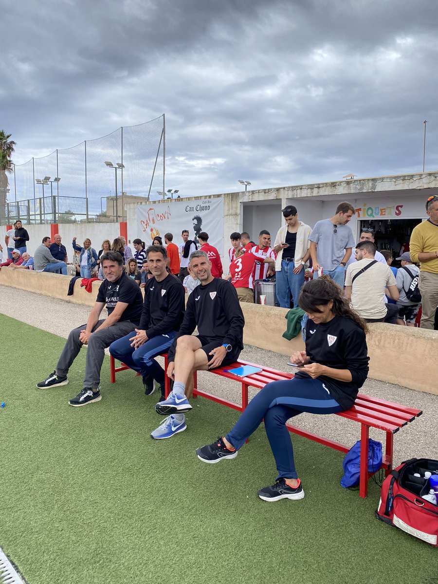 CE_Santanyi's tweet photo. ✔️ Victòria per 1-0 a l’anada de la 1a eliminatòria del Playoff amb gol de @Xescnb16 

🙌🏼 Diumenge que ve defensarem el resultat a Manacor

🔥 De 10 l’afició en el dia d’avui animant en tot moment

💪🏼 Vos necessitam diumenge a Manacor, afició!!!

AMUNT SANTANYÍ!

🔴⚪️🔴⚪️ https://t.co/8JTttErtjT